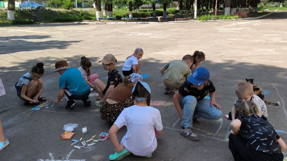 Сегодня в Ровеньковских школах состоялось открытие дневных тематических площадок Сегодня в Ровеньковских школах состоялось открытие дневных тематических площадок