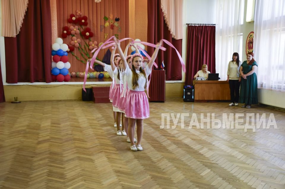 В Красном Луче состоялось открытие пришкольных тематических площадок В Красном Луче состоялось открытие пришкольных тематических площадок