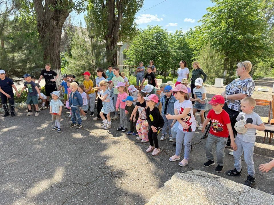 Принято говорить, что дети – это цветы жизни Принято говорить, что дети – это цветы жизни