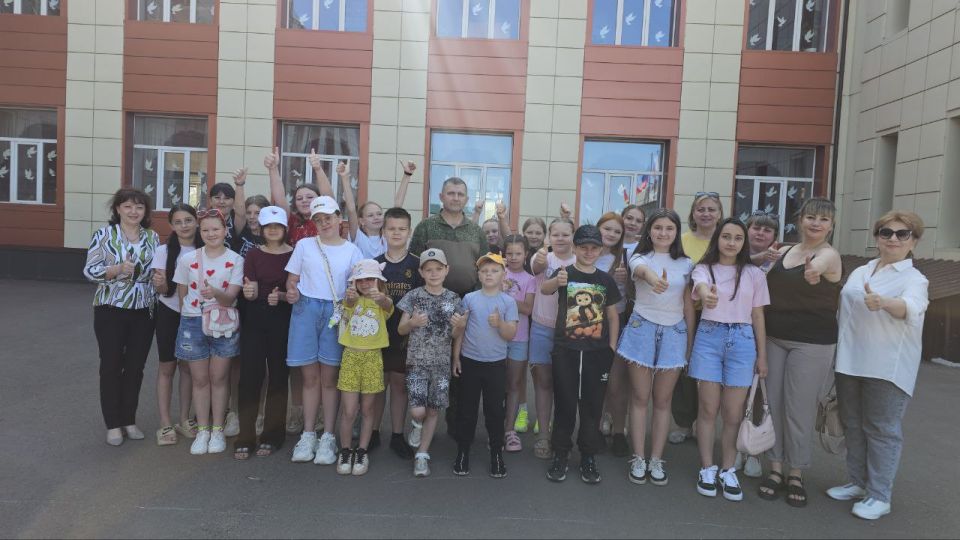 В Брянковской специализированной школе №1 открылась летняя тематическая площадка В Брянковской специализированной школе №1 открылась летняя тематическая площадка
