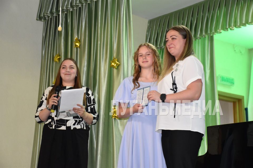 В Перевальской детской школе искусств прошел выпускной вечер В Перевальской детской школе искусств прошел выпускной вечер