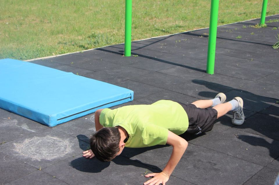 Юные атлеты Меловщины отметили День защиты детей на стадионе "Строитель" Юные атлеты Меловщины отметили День защиты детей на стадионе "Строитель"