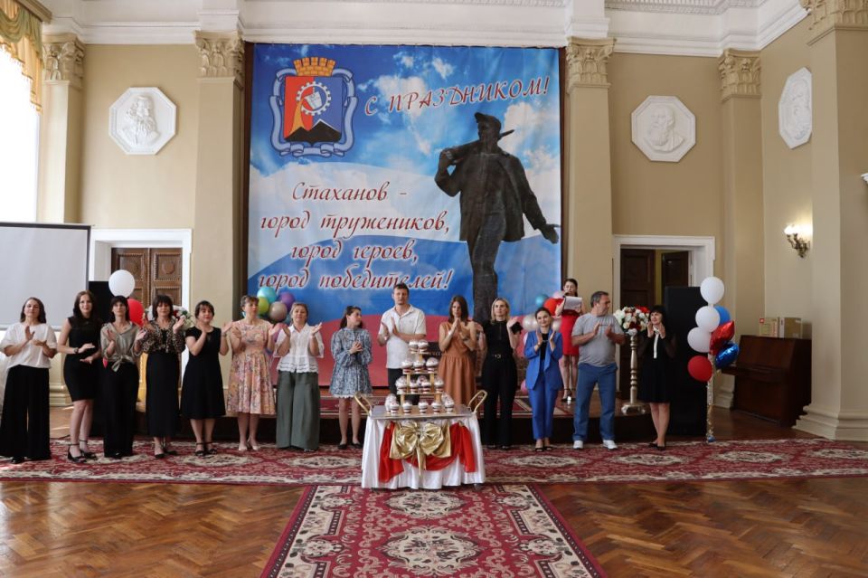 Светлана Небесская поздравила коллектив центра реабилитации детей-инвалидов с 15-летним юбилеем Светлана Небесская поздравила коллектив центра реабилитации детей-инвалидов с 15-летним юбилеем