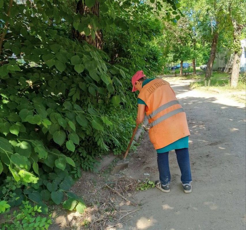 Коммунальные службы проводят работы на территории города Коммунальные службы проводят работы на территории города