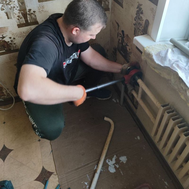 В городе Алчевске специалистами Единой управляющей компании начаты работы по подготовке многоквартирных домов и его инженерного оборудования к зиме В городе Алчевске специалистами Единой управляющей компании начаты работы по подготовке многоквартирных домов и его инженерного оборудования к зиме