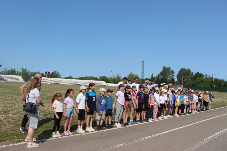 Юные атлеты Меловщины отметили День защиты детей на стадионе "Строитель"