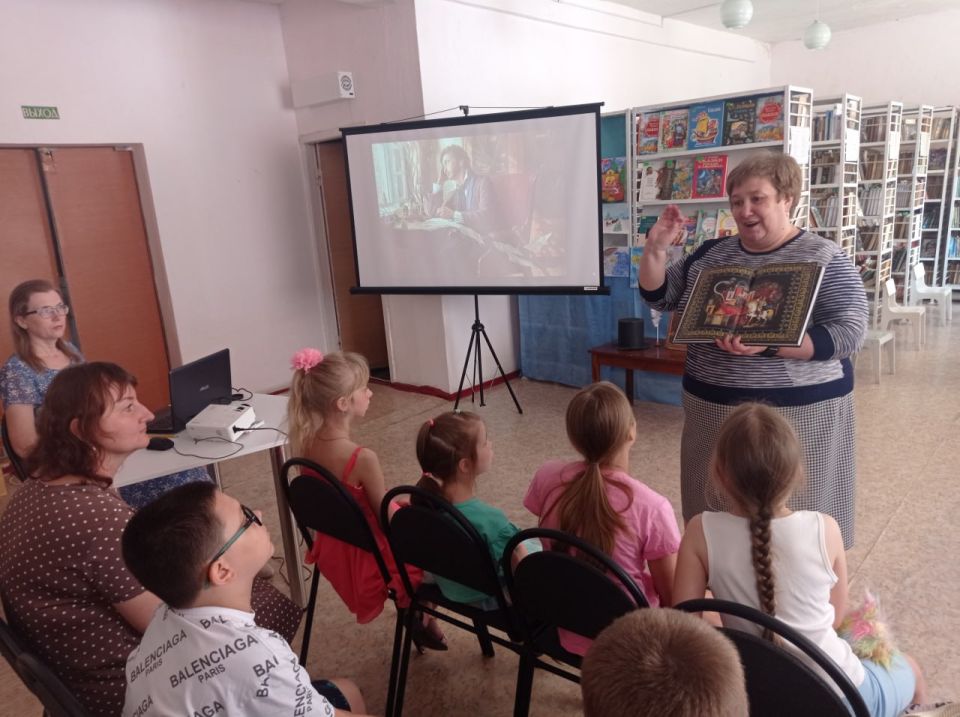 Для читателей детской библиотеки, воспитанников летней пришкольной площадки «Дружба», открылся новый литературный мир детства: ребята стали участниками литературной игры «Путешествуем с Пушкиным» Для читателей детской библиотеки, воспитанников летней пришкольной площадки «Дружба», открылся новый литературный мир детства: ребята стали участниками литературной игры «Путешествуем с Пушкиным»