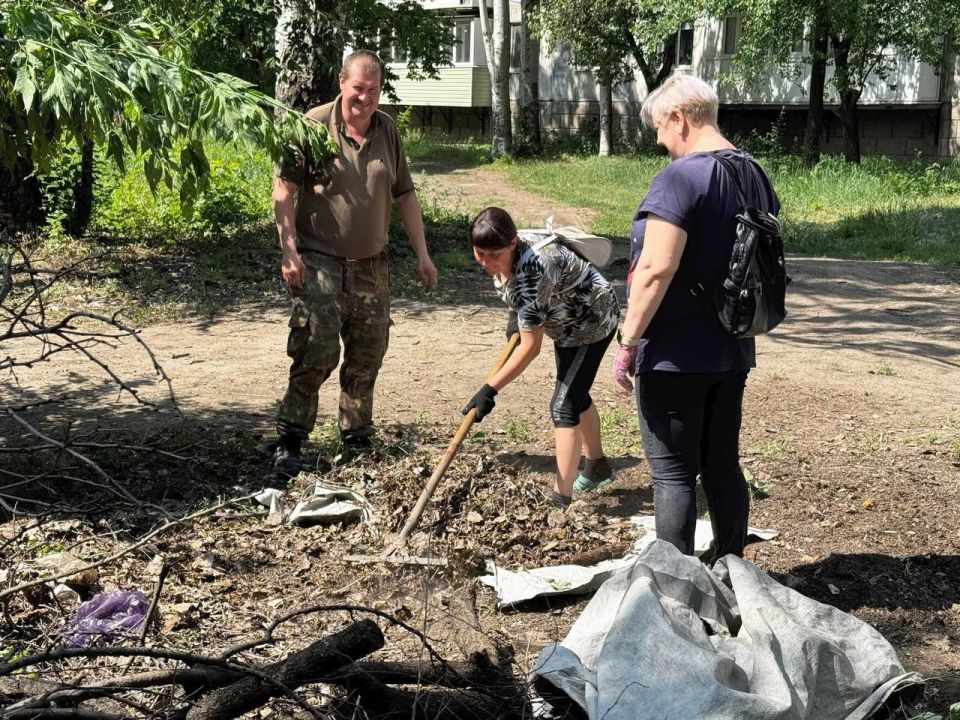Сергей Колягин: Жаркие летние дни не помеха для коммунальщиков города Первомайска в реализации мероприятий по благоустройству общественных пространств Сергей Колягин: Жаркие летние дни не помеха для коммунальщиков города Первомайска в реализации мероприятий по благоустройству общественных пространств