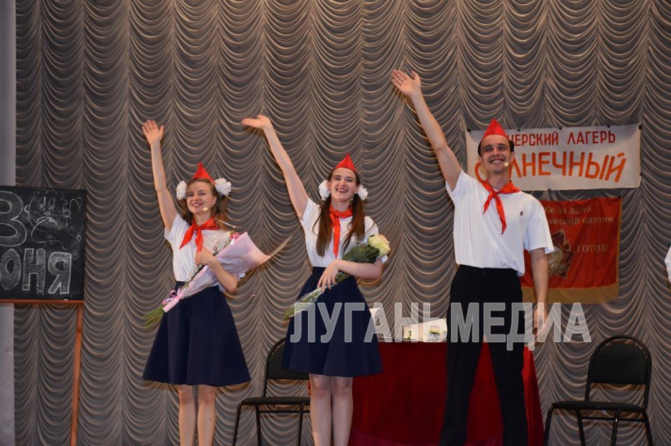 Артисты Ставропольского государственного краевого театра оперетты города Пятигорска в Антрацит с концертными программами приезжают уже далеко не в первый раз Артисты Ставропольского государственного краевого театра оперетты города Пятигорска в Антрацит с концертными программами приезжают уже далеко не в первый раз