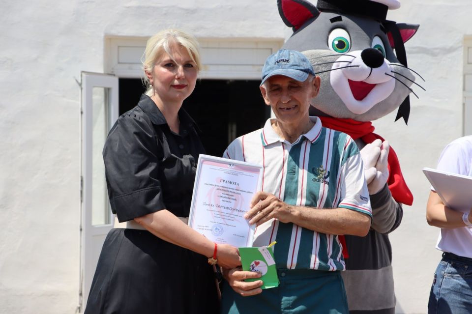 "Беги вместо меня": в Стаханове прошёл благотворительный забег в поддержку детей с ОВЗ "Беги вместо меня": в Стаханове прошёл благотворительный забег в поддержку детей с ОВЗ