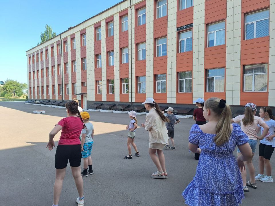 Летние каникулы — это не только время отдыха, но и отличная возможность для физической активности и поддержки здоровья Летние каникулы — это не только время отдыха, но и отличная возможность для физической активности и поддержки здоровья