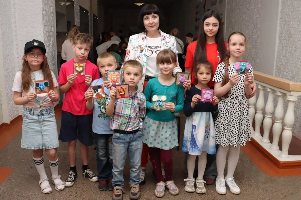 Мастера народного клуба "Левша" провели для воспитанников Антрацитовской специальной (коррекционной) школы-интерната мастер-классы Мастера народного клуба "Левша" провели для воспитанников Антрацитовской специальной (коррекционной) школы-интерната мастер-классы