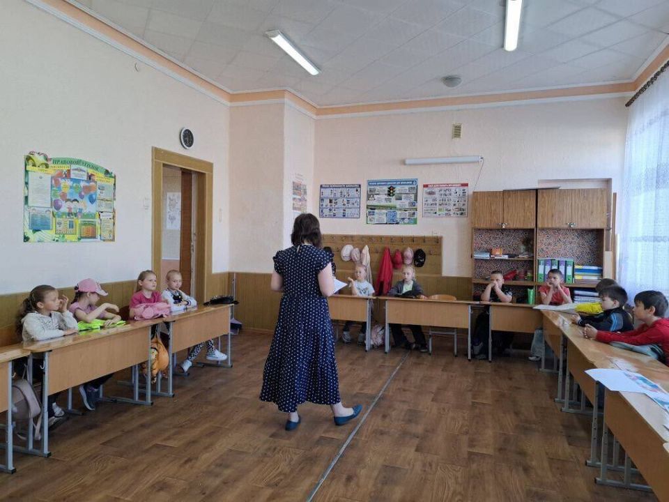 02.06.2025г. первый день работы пришкольной площадки "Планета детства" прошел он под названием "Знакомство" 02.06.2025г. первый день работы пришкольной площадки "Планета детства" прошел он под названием "Знакомство"
