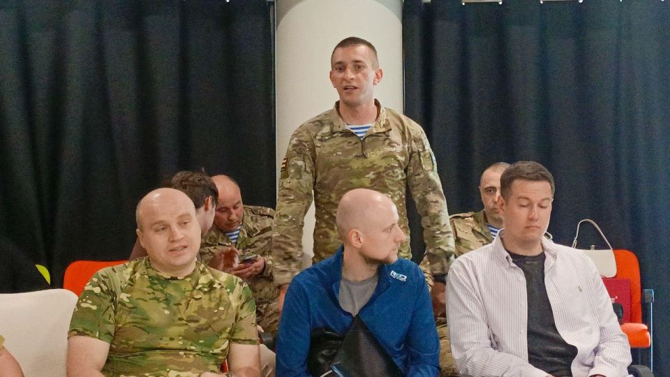 Представители видеохостинга RUTUBE презентовали в Луганске мультимедийный проект «ПоэZия Победы» Представители видеохостинга RUTUBE презентовали в Луганске мультимедийный проект «ПоэZия Победы»