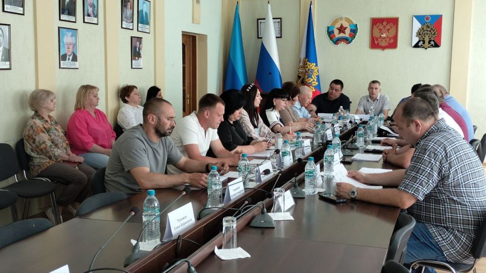 Сегодня прошла XXXII сессия I созыва Совета городского округа муниципальное образование городской округ город Ровеньки, с участием Главы городского округа город Ровеньки Андреем Рубанцовым Сегодня прошла XXXII сессия I созыва Совета городского округа муниципальное образование городской округ город Ровеньки, с участием Главы городского округа город Ровеньки Андреем Рубанцовым