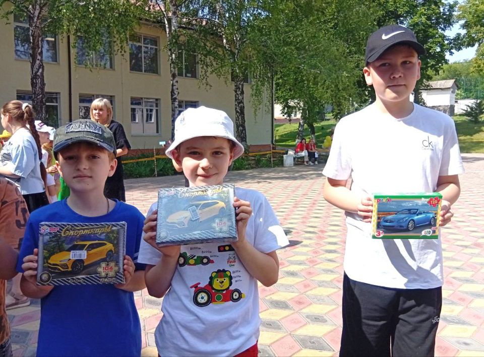 Первооткрыватели лета. В первый день открытия летней площадки "Смена Первых" под названием «Первооткрыватели лета», Беловодское местное отделение ВПП «Единая Россия» в сотрудничестве с педагогами ГБОУ ЛНР «Беловодская СШ №... Первооткрыватели лета. В первый день открытия летней площадки "Смена Первых" под названием «Первооткрыватели лета», Беловодское местное отделение ВПП «Единая Россия» в сотрудничестве с педагогами ГБОУ ЛНР «Беловодская СШ №...