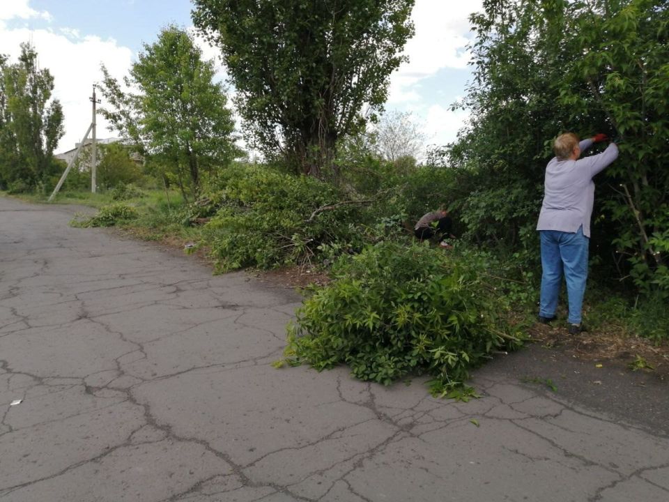 В посёлке Дубовский состоялся очередной субботник В посёлке Дубовский состоялся очередной субботник