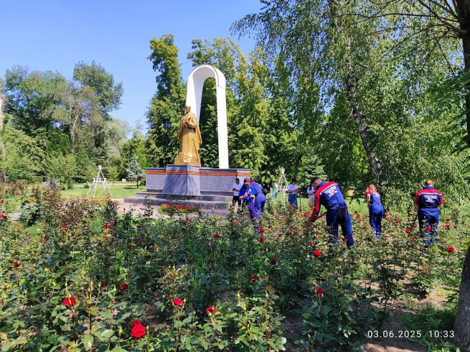 В рамках всероссийских субботников «Мы за чистоту» состоялось очередное мероприятие по благоустройству в парке имени М. Горького В рамках всероссийских субботников «Мы за чистоту» состоялось очередное мероприятие по благоустройству в парке имени М. Горького