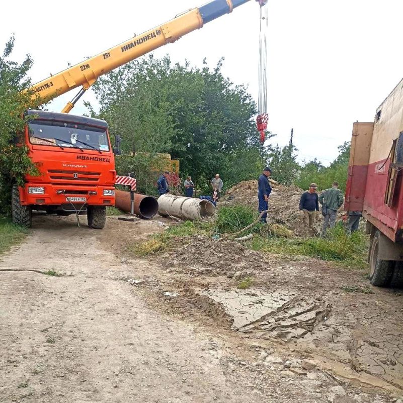 В восточной части Луганска специалисты "Луганскводы" заменили аварийный участок магистрального водовода В восточной части Луганска специалисты "Луганскводы" заменили аварийный участок магистрального водовода