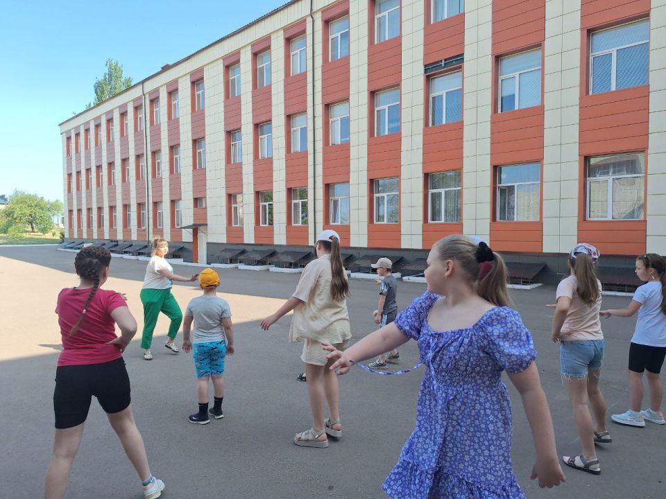 Летние каникулы — это не только время отдыха, но и отличная возможность для физической активности и поддержки здоровья Летние каникулы — это не только время отдыха, но и отличная возможность для физической активности и поддержки здоровья