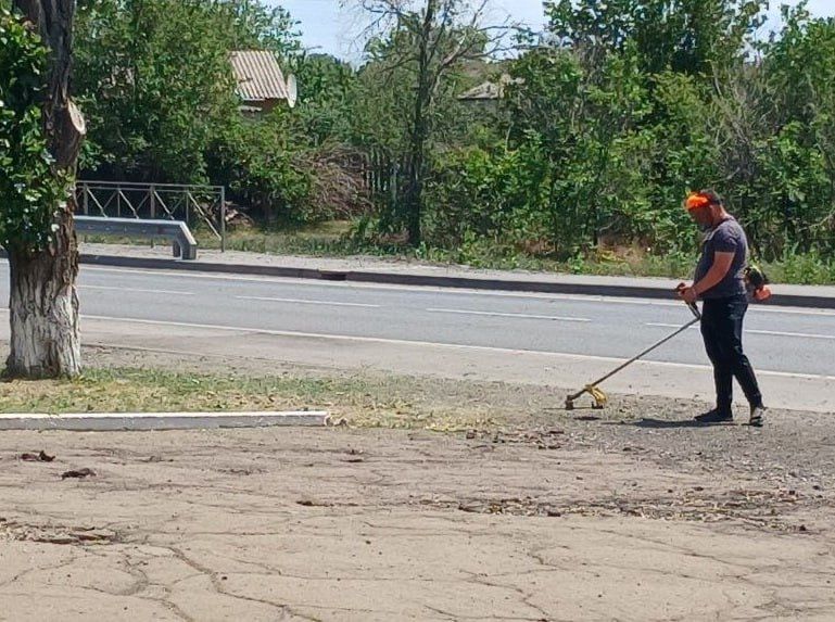 В поселке Изварино провели субботник В поселке Изварино провели субботник