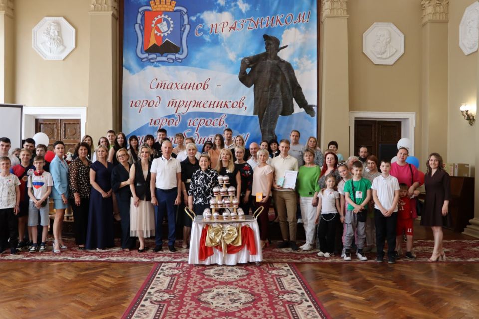 Светлана Небесская поздравила коллектив центра реабилитации детей-инвалидов с 15-летним юбилеем Светлана Небесская поздравила коллектив центра реабилитации детей-инвалидов с 15-летним юбилеем