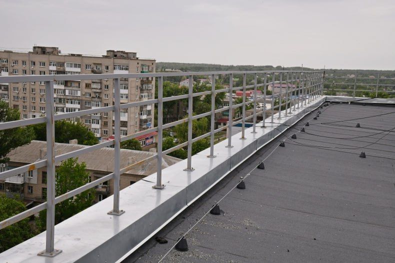 В Свердловском округе обновлена кровля первого дома на улице Барбюса В Свердловском округе обновлена кровля первого дома на улице Барбюса