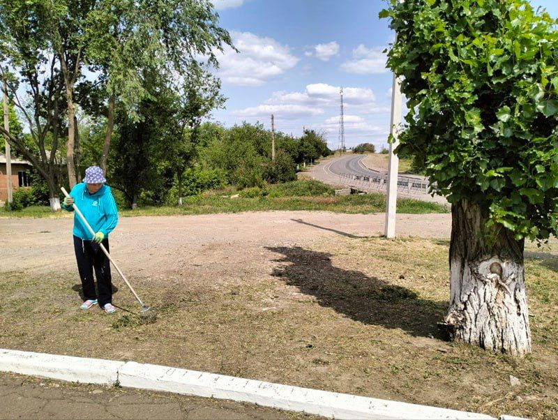 В поселке Изварино провели субботник В поселке Изварино провели субботник
