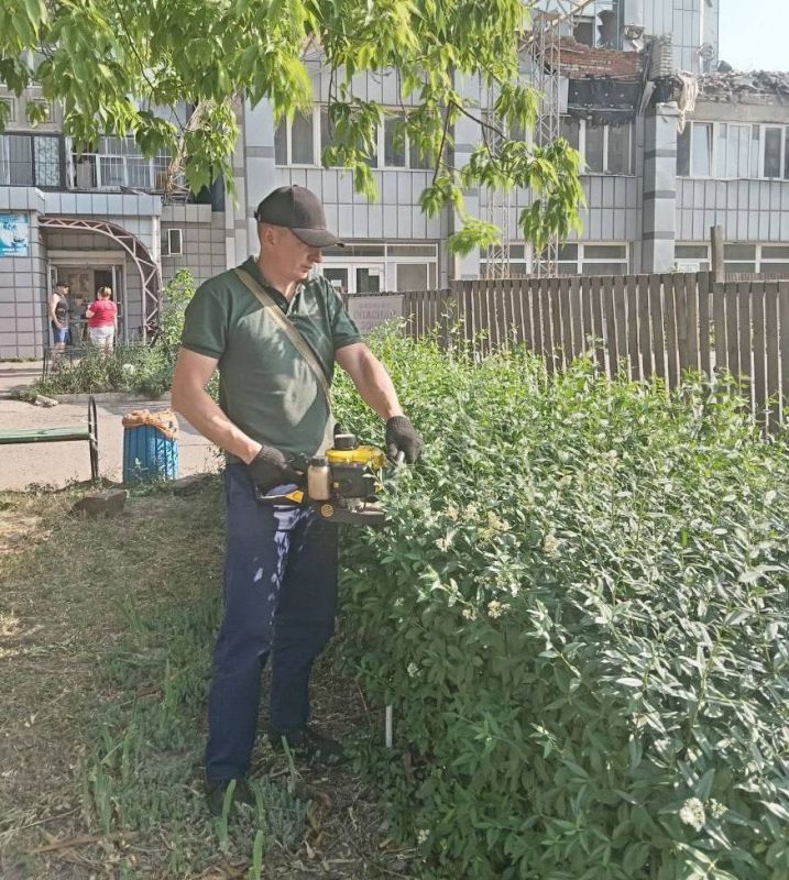 Коммунальные службы проводят работы на территории города Коммунальные службы проводят работы на территории города