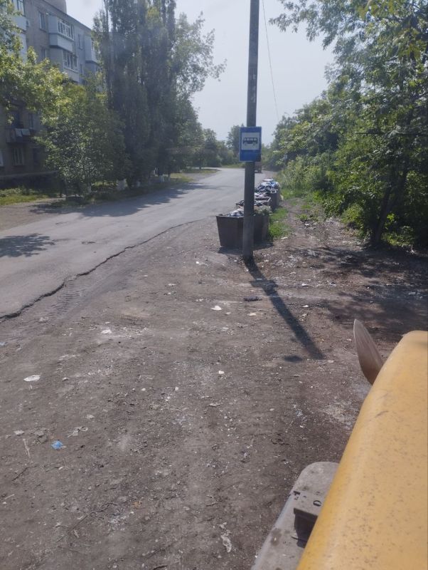 Коммунальные будни. Сегодня МУП «СКАТ» работали над уборкой и вывозом крупногабаритного мусора на пос.Черниговский: ул. Чехова, ул.Ломоносова Коммунальные будни. Сегодня МУП «СКАТ» работали над уборкой и вывозом крупногабаритного мусора на пос.Черниговский: ул. Чехова, ул.Ломоносова