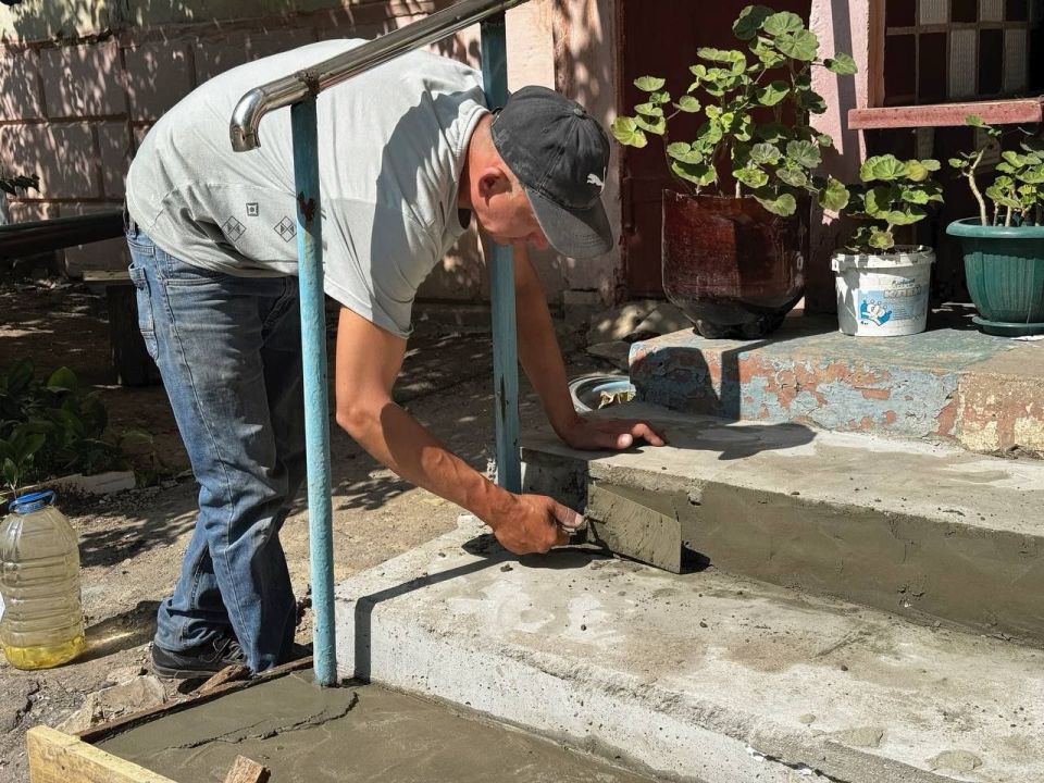 Сергей Колягин: Жаркие летние дни не помеха для коммунальщиков города Первомайска в реализации мероприятий по благоустройству общественных пространств Сергей Колягин: Жаркие летние дни не помеха для коммунальщиков города Первомайска в реализации мероприятий по благоустройству общественных пространств