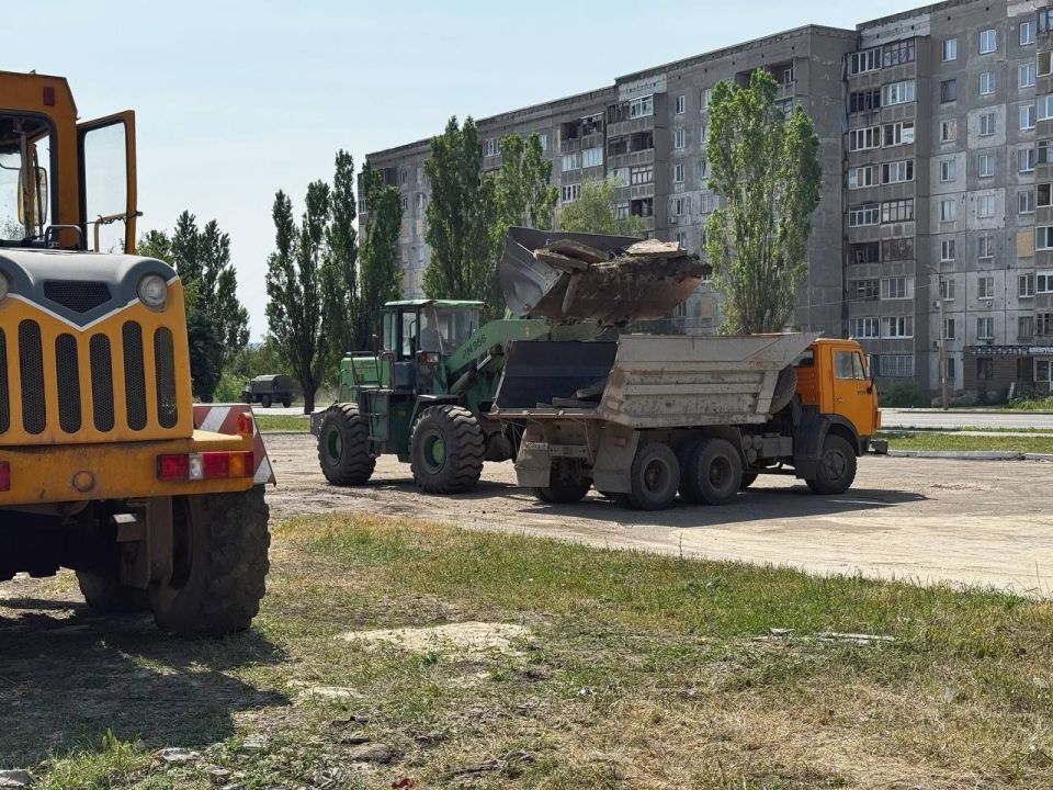 Сергей Колягин: Жаркие летние дни не помеха для коммунальщиков города Первомайска в реализации мероприятий по благоустройству общественных пространств Сергей Колягин: Жаркие летние дни не помеха для коммунальщиков города Первомайска в реализации мероприятий по благоустройству общественных пространств