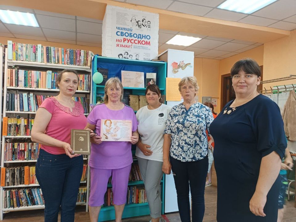 Экскурсия в библиотеке: «Её Величество Книга!» Экскурсия в библиотеке: «Её Величество Книга!»
