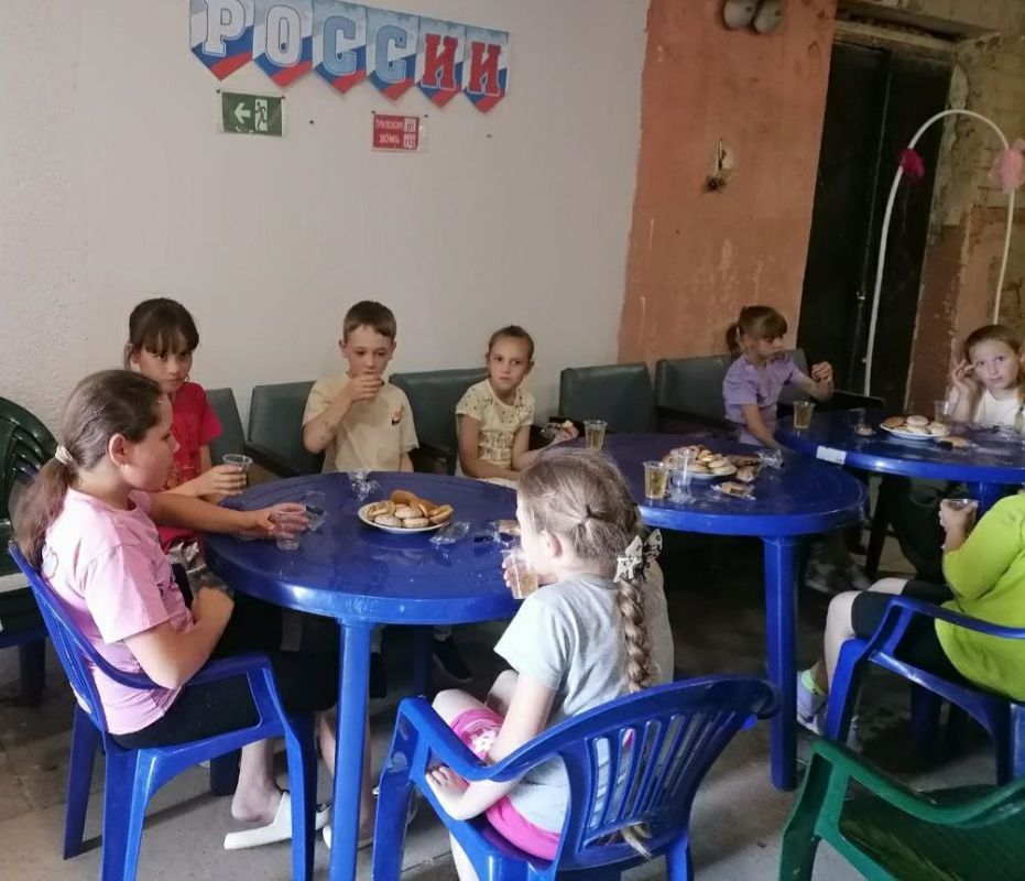 Сегодня в Литвиновском СДК активистами партии "Единая Россия" была организована яркая и насыщенная игровая программа под названием "Здравствуй, лето!", которая стала настоящим праздником для школьников Литвиновского (УВК) и... Сегодня в Литвиновском СДК активистами партии "Единая Россия" была организована яркая и насыщенная игровая программа под названием "Здравствуй, лето!", которая стала настоящим праздником для школьников Литвиновского (УВК) и...