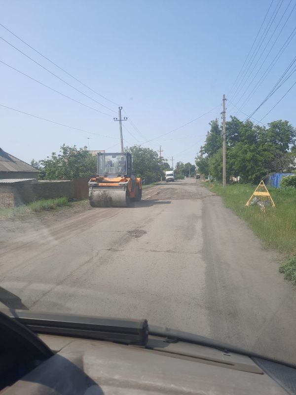 Подходят к концу работы по выравниванию автомобильной дороги на улице Артёма в посёлке Киевский Подходят к концу работы по выравниванию автомобильной дороги на улице Артёма в посёлке Киевский