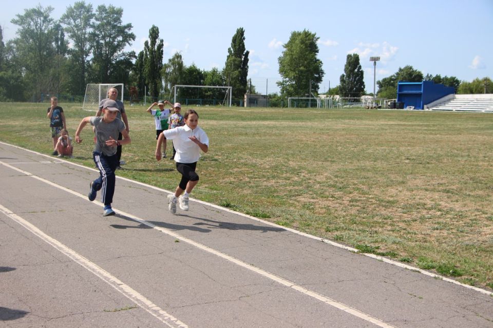 Юные атлеты Меловщины отметили День защиты детей на стадионе "Строитель" Юные атлеты Меловщины отметили День защиты детей на стадионе "Строитель"