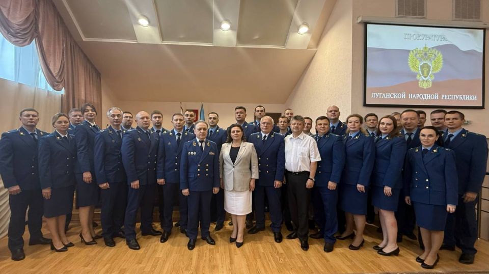 Прокурор Луганской Народной Республики и ректор Саратовской государственной юридической академии подписали соглашение о сотрудничестве Прокурор Луганской Народной Республики и ректор Саратовской государственной юридической академии подписали соглашение о сотрудничестве