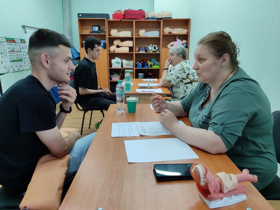 Двухмесячные курсы переподготовки фельдшеров закончились в Луганском центре медицины катастроф Двухмесячные курсы переподготовки фельдшеров закончились в Луганском центре медицины катастроф