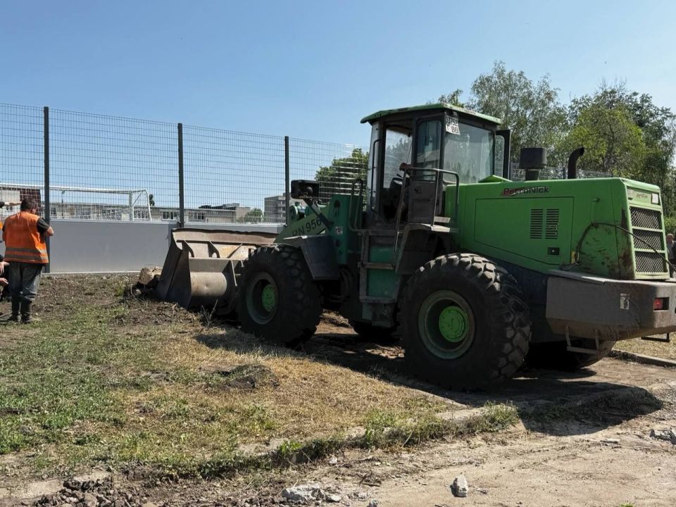 Сергей Колягин: Жаркие летние дни не помеха для коммунальщиков города Первомайска в реализации мероприятий по благоустройству общественных пространств Сергей Колягин: Жаркие летние дни не помеха для коммунальщиков города Первомайска в реализации мероприятий по благоустройству общественных пространств