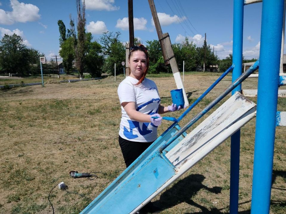«Единая Россия» дала старт акции «Яркое детство» в ЛНР «Единая Россия» дала старт акции «Яркое детство» в ЛНР