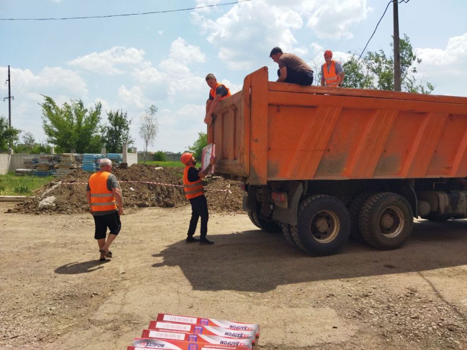 Глава городского округа город Ровеньки Андрей Рубанцов проинспектировал ход выполнения работ по капитальному ремонту системы теплоснабжения, водоснабжения и водоотведения в здании инфекционной больницы Глава городского округа город Ровеньки Андрей Рубанцов проинспектировал ход выполнения работ по капитальному ремонту системы теплоснабжения, водоснабжения и водоотведения в здании инфекционной больницы