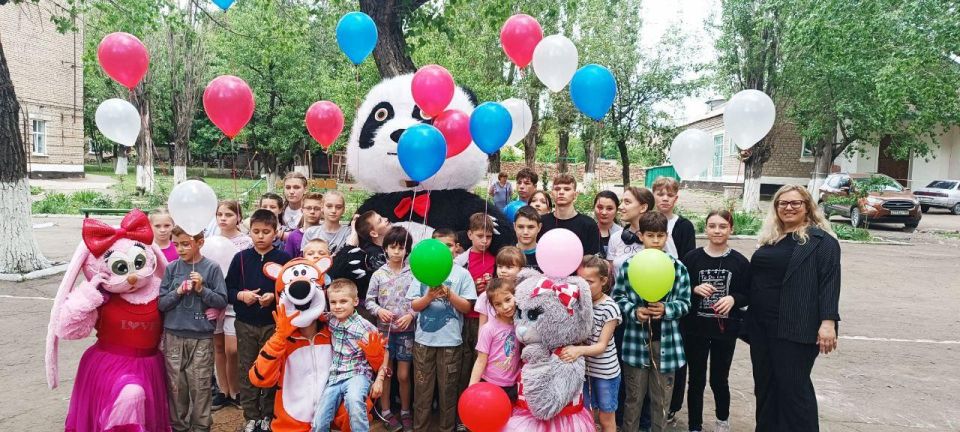 Здоровье детей – наше будущее! Медики Антрацитовской ЦГМБ провели профосмотр и праздник для детей коррекционной школы Здоровье детей – наше будущее! Медики Антрацитовской ЦГМБ провели профосмотр и праздник для детей коррекционной школы