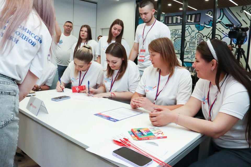 Наши выбирают будущее! Представители молодежной избирательной комиссий Лутугинского муниципального округа приняли участие в молодежном форуме "Выбор будущего" Наши выбирают будущее! Представители молодежной избирательной комиссий Лутугинского муниципального округа приняли участие в молодежном форуме "Выбор будущего"