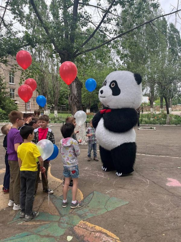 Здоровье детей – наше будущее! Медики Антрацитовской ЦГМБ провели профосмотр и праздник для детей коррекционной школы Здоровье детей – наше будущее! Медики Антрацитовской ЦГМБ провели профосмотр и праздник для детей коррекционной школы