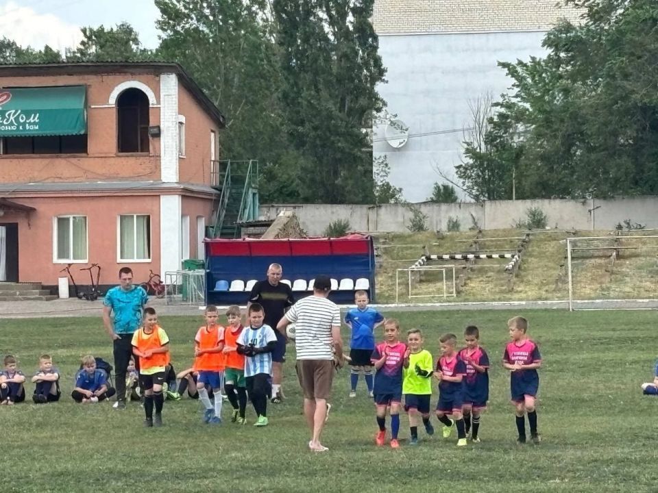 Воспитанники Спортивной школы города Ровеньки отделения провели замечательную товарищескую игру в Лутугино Воспитанники Спортивной школы города Ровеньки отделения провели замечательную товарищескую игру в Лутугино