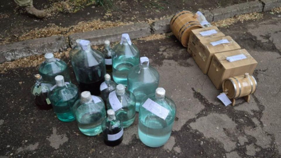 В ЛНР полицией изъято 68 000 пачек контрафактных сигарет и почти 1500 литров нелегального спиртного В ЛНР полицией изъято 68 000 пачек контрафактных сигарет и почти 1500 литров нелегального спиртного