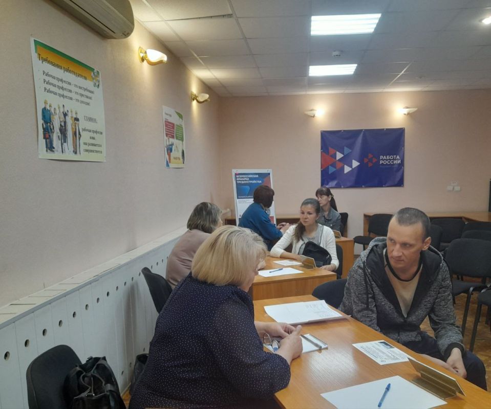 Мини-ярмарка вакансий в городе Брянке Мини-ярмарка вакансий в городе Брянке