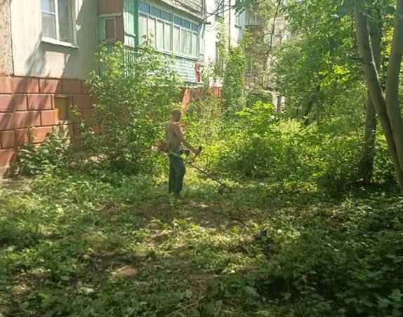 Коммунальные службы проводят работы на территории города Коммунальные службы проводят работы на территории города