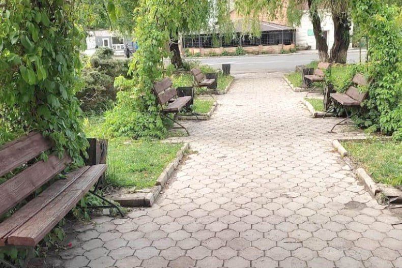 Работы по демонтажу детской площадки завершены на площади Ленина в Червонопартизанске Работы по демонтажу детской площадки завершены на площади Ленина в Червонопартизанске