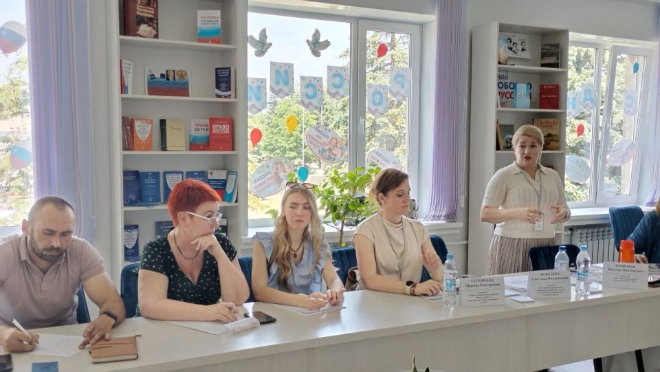 В Центральной библиотеке для взрослых им. Г. Сковороды города Ровеньки состоялся семинар «Малым территориям – большое будущее», организованный в рамках проекта «Фокус на НКО»